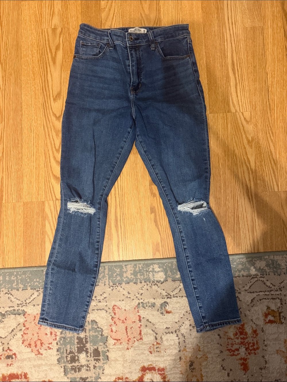 Abercrombie & Fitch Women's Skinny Jeans - Dark Blue with Knee Rips